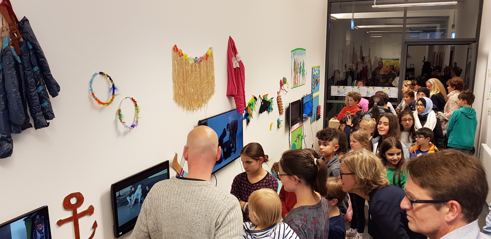 08.05.2019 Ausstellungseröffnung Die Dinge zum Laufen bringen164914 Kopie