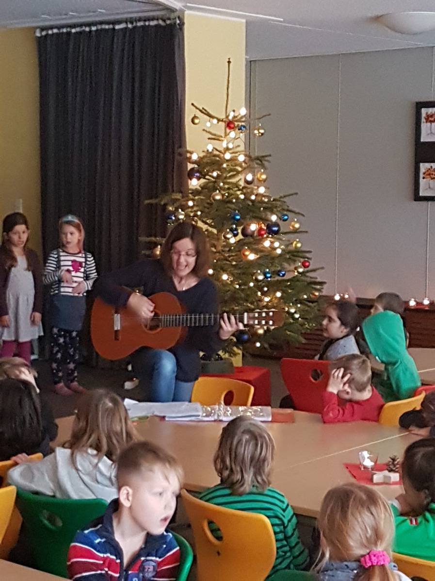 18.12.2017 Adventsstündchen der E Klassen104023 Kopie