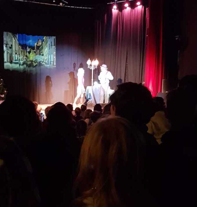 20.12.2018 letzter Schultag und Theater Ela Eisbär100944 Kopie