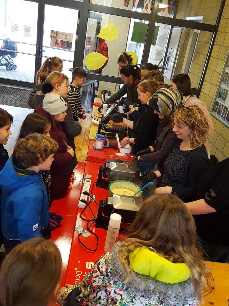 27.01.2017 Waffelbackaktion Förderverein131057 Kopie