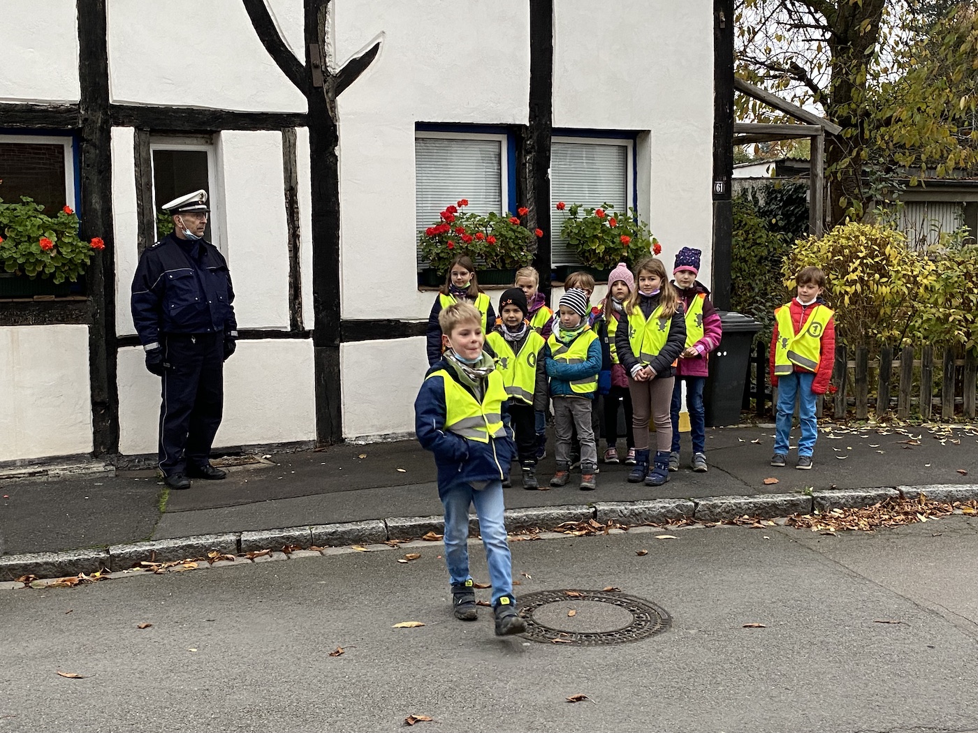 15.11.2021 Schulwegbegehung mit der Polizei527 Kopie