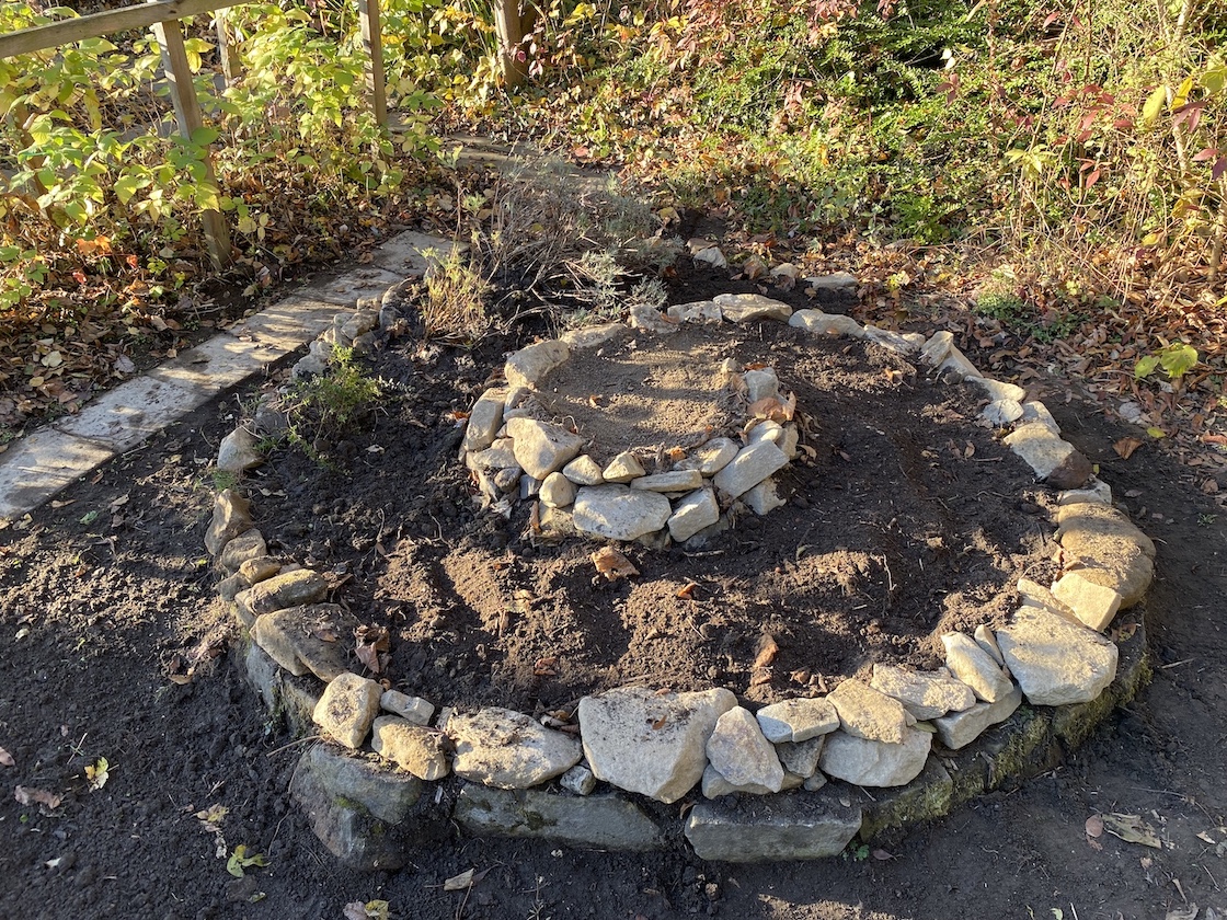 09.11.2021 Schulgarten Stein auf Stein26 Kopie