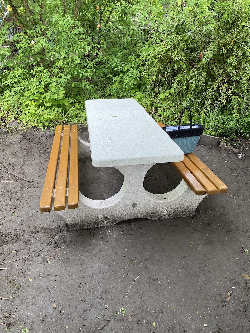 25.05.2021 Schulgarten Tisch Bank Kombination88 Kopie