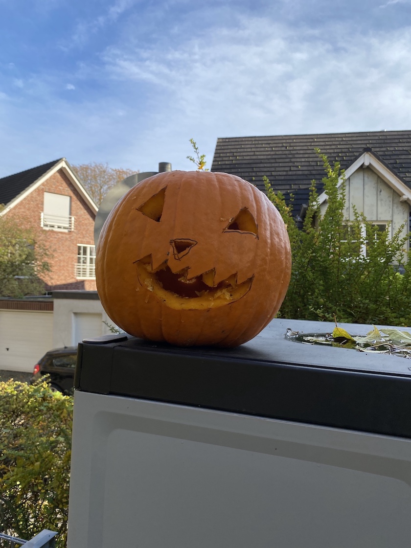 26.10.2020 Schulgarten Kürbisse schnitzen1917 Kopie