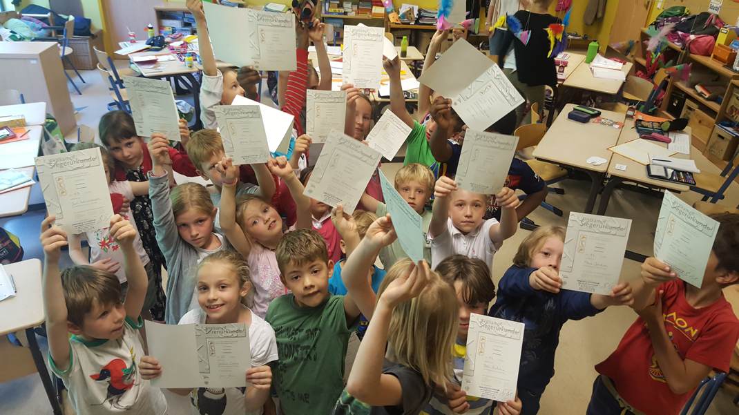 31.05.2017 Urkunden Bundesjugendspiele und Klassenfoto113330 Kopie